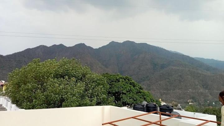 Hotel Parth Inn Rishīkesh Exterior foto